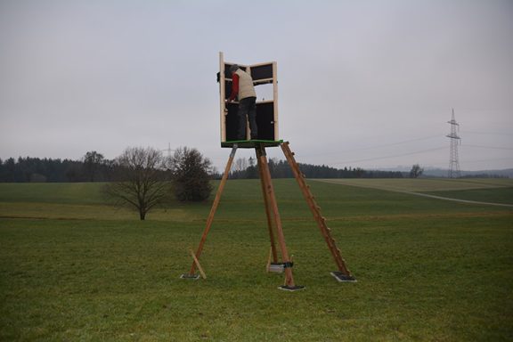 Sechseckjagdkanzel - Aufbau4 - erste Kanzelelemente auf Grundplatte und Bock montieren